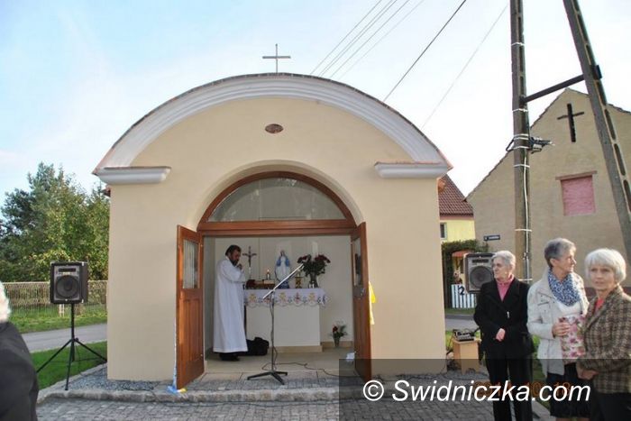 Kruków: Zabytkowa kapliczka po remoncie