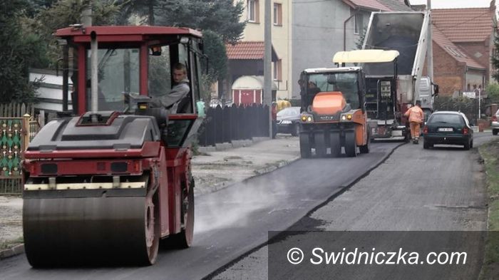 Wierzbna: Ulica Świdnicka w Wierzbnej w remoncie