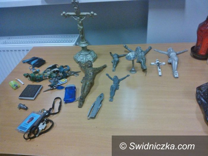 Świdnica: Nocne kontrole cmentarzy