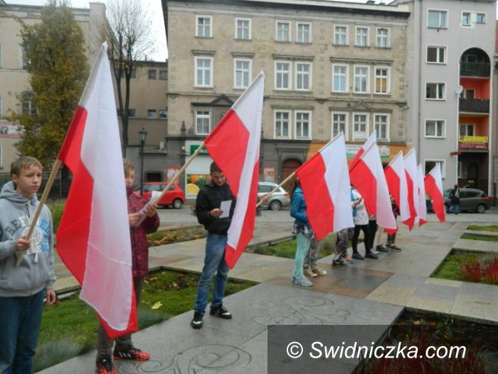 Świdnica: Czytali poezję dla ojczyzny