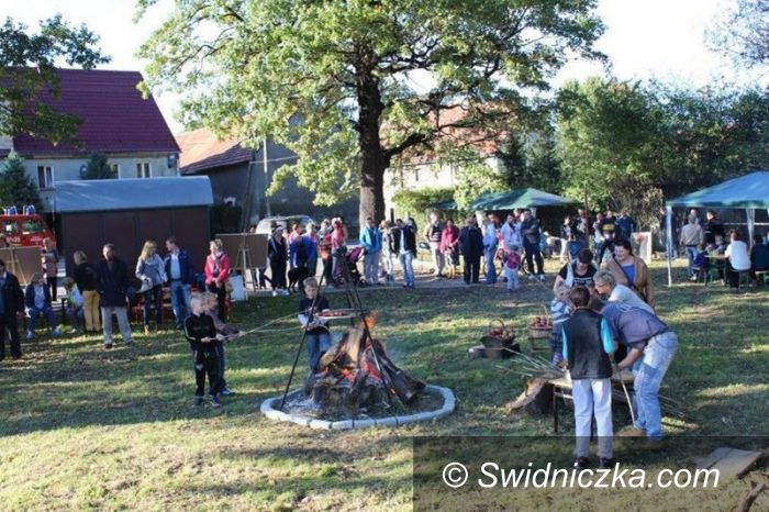 Mrowiny: I Jesienny Piknik na "Mrowińskim Rynku"