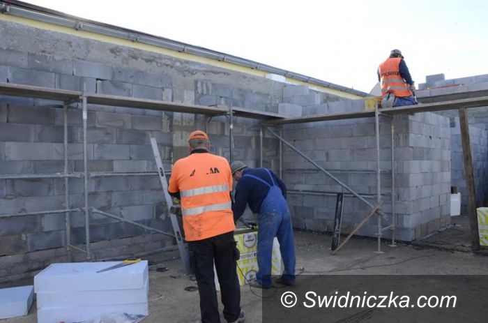 Gmina Żarów: Budowa świetlic na półmetku