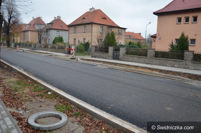 Strzegom: Przebudowa dróg w Strzegomiu z problemami