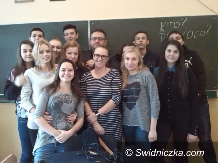 Strzegom: Zajęcia medialne z Mirosławem Oczkosiem w strzegomskim LO