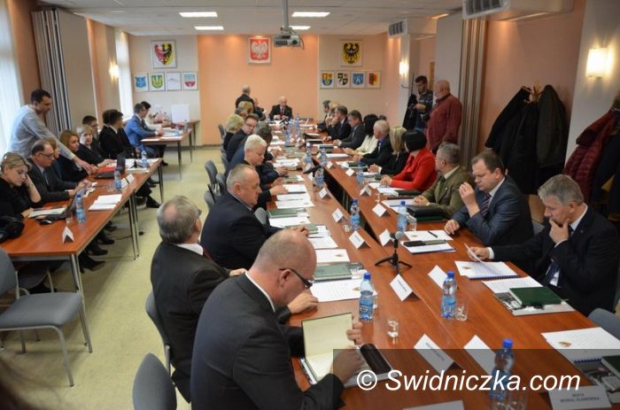 powiat świdnicki: Pierwsza sesja rady powiatu świdnickiego kadencji 2014–2018