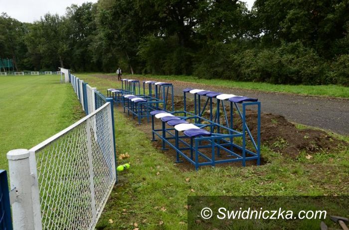 Żarów: Nowe ogrodzenie na żarowskim stadionie