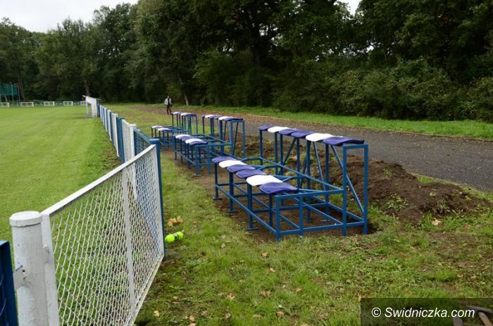 Żarów: Nowe ogrodzenie na żarowskim stadionie