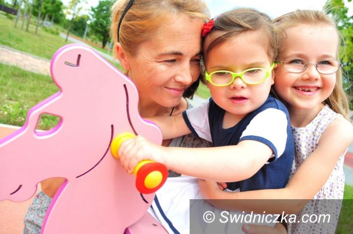 Świdnica: Znani piłkarze znów zjadą do Świdnicy. Pomóżmy 4–letniej Joasi!