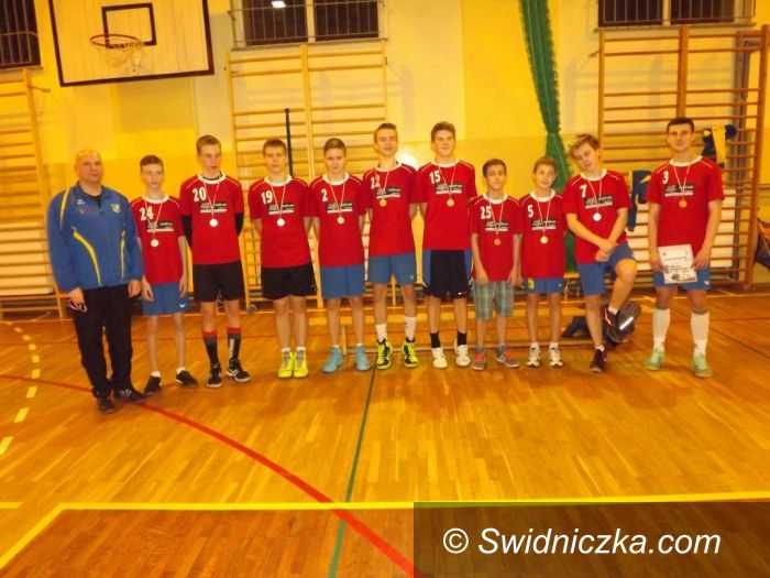 Świdnica: Pewny awans Gimnazjum nr 3