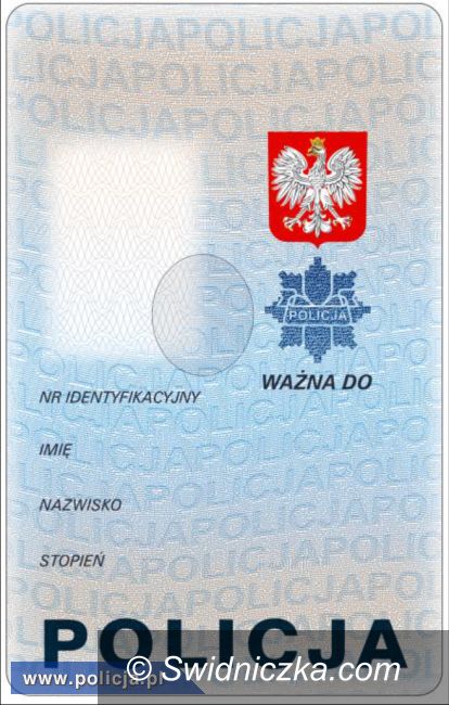 Kraj: Nowe legitymacje służbowe policjantów
