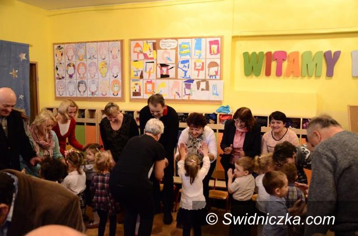 Żarów: Dziadkowie świętowali w przedszkolu