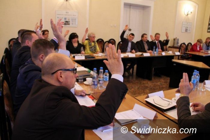 Świebodzice: Są pieniądze na autobusy i roboty publiczne