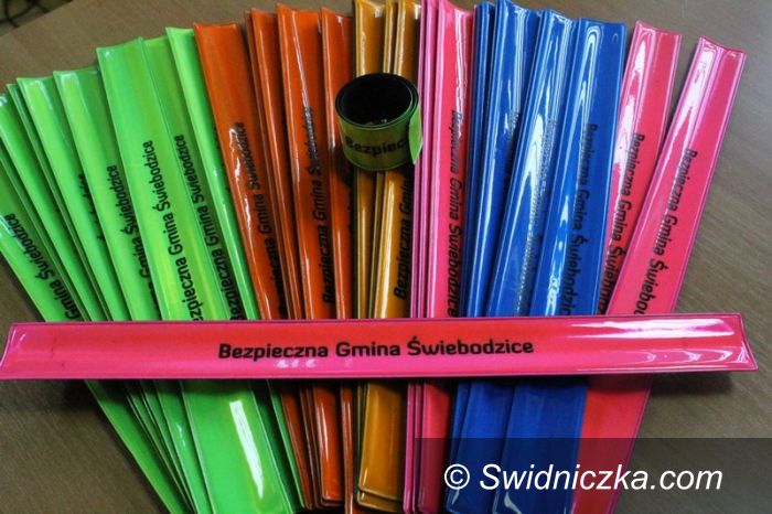 Świebodzice: Z odblaskami bezpieczniej