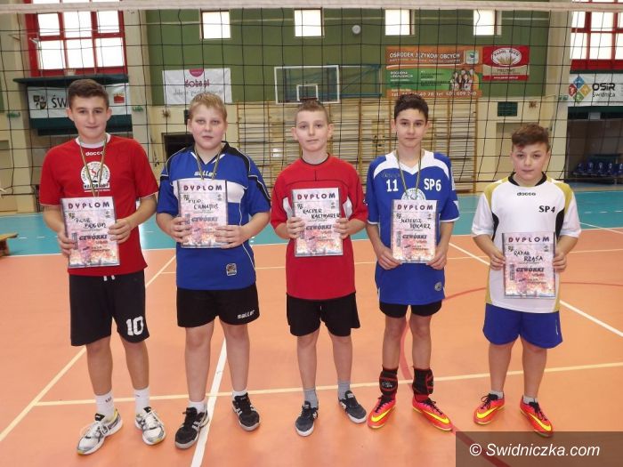 Świdnica: Turniej mini–siatkówki czwórek dla chłopców z SP 6 Świdnica