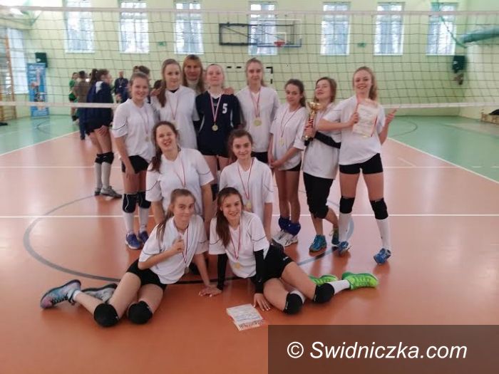 Świdnica: Siatkarki z G–1 najlepsze w strefie