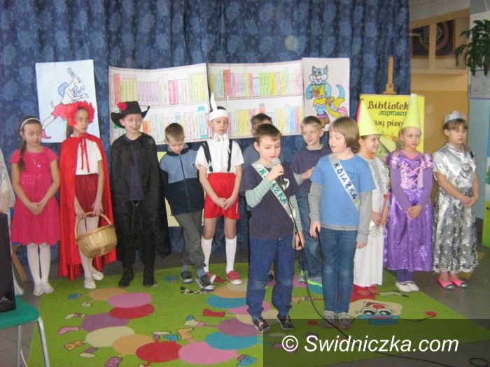 Świdnica: Pasowanie na czytelnika biblioteki w SP 6