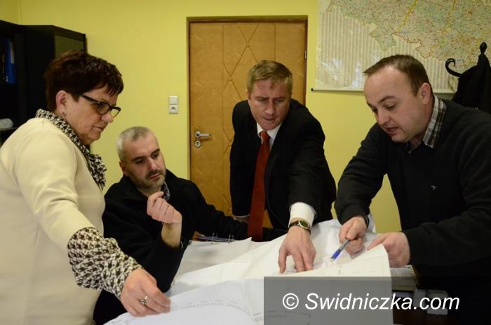 Żarów: Plac budowy basenu w rękach nowej firmy