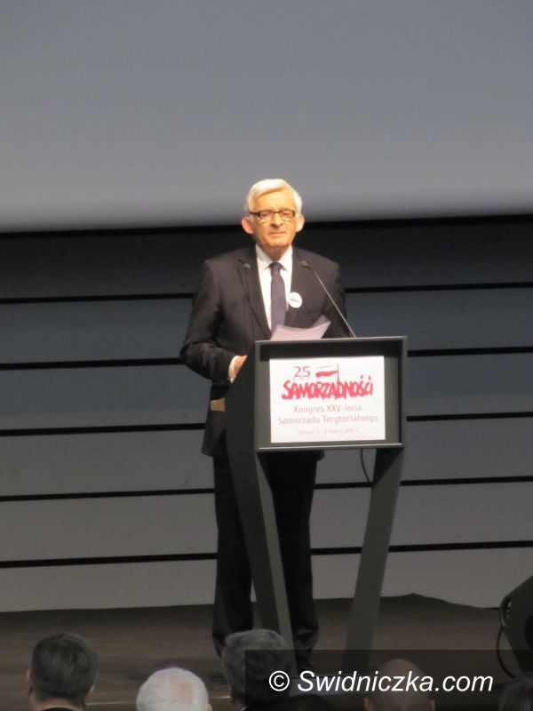 Kraj: Bronisław Komorowski: samorządom trzeba ufać