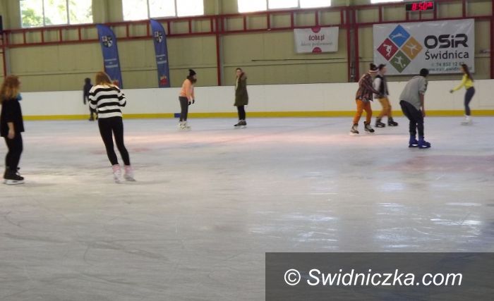 Świdnica: Ostatnie ślizgi na świdnickim lodowisku!