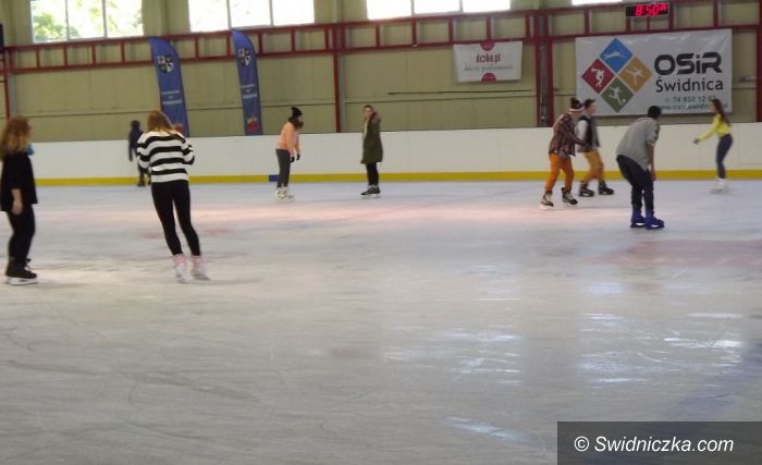 Świdnica: Ostatnie ślizgi na świdnickim lodowisku!
