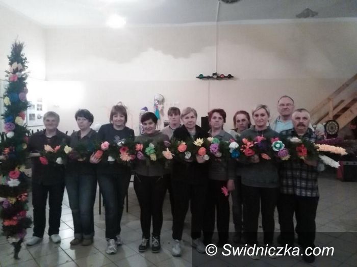 Ża: Gospodynie szykują palmy wielkanocne