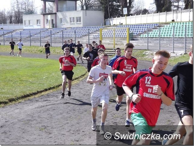 Świdnica: Wyniki Powiatowych Biegów Przełajowych w kategorii szkół gimnazjalnych i średnich
