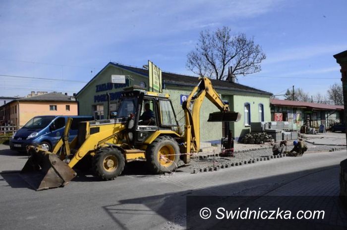 Żarów: Nowy wjazd do Biedronki