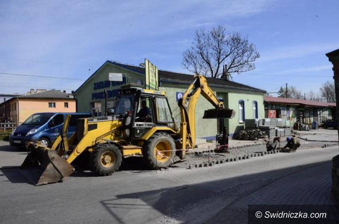 Żarów: Nowy wjazd do Biedronki