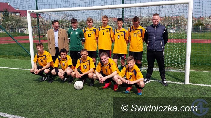 Świdnica: Piłkarze Gimnazjum nr 4 w dolnośląskim finale Coca–Cola Cup