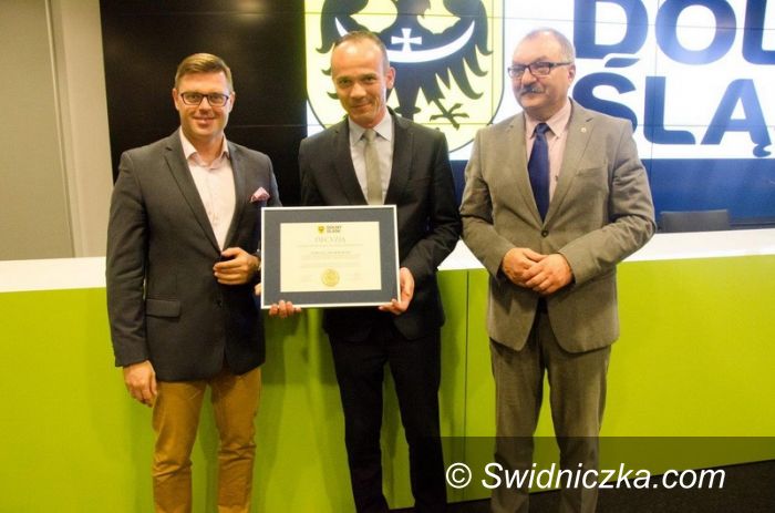 Wrocław: Promesa na boisko przy III LO