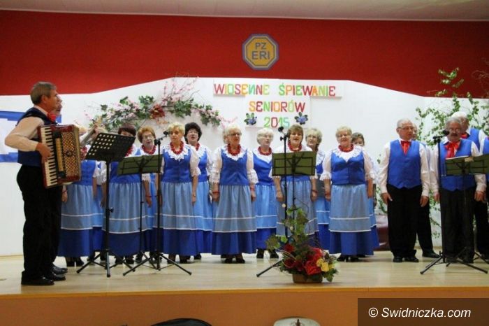 Świebodzice: Wiosenne śpiewanie seniorów 2015