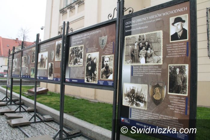 Jaworzyna Śląska: Plenerowa wystawa pt. "Żołnierze Wyklęci – obrońcy Kresów Wschodnich" w Jaworzynie Śląskiej
