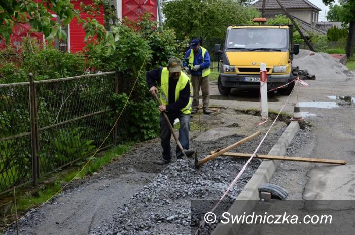 Żarów: Powstają kolejne chodniki