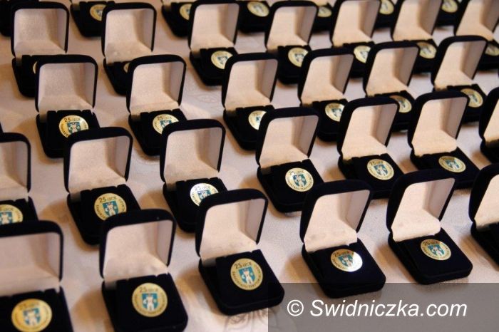 Świebodzice: Świebodzice: 25 lat samorządności