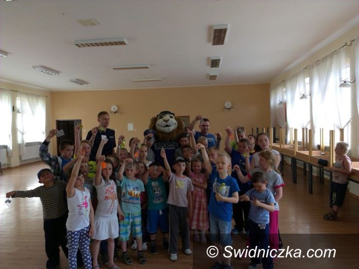 Świdnica: Odblaski ratują życie