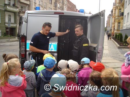 Świdnica: Przedszkolaki z wizytą w świdnickiej komendzie
