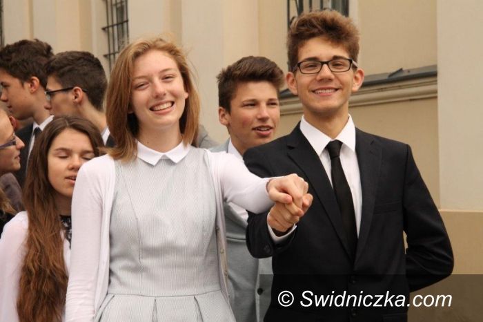 Świebodzice: Świebodzice: Polonezem kończymy rok szkolny