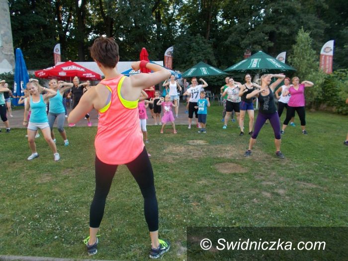 Świdnica: Zatańczyli zumbę w upale