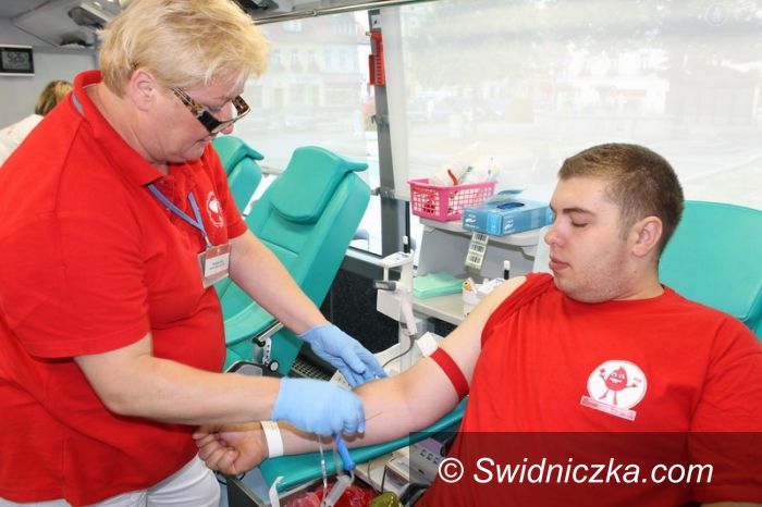 Świebodzice: Świebodzice: Upał krwiodawcom nie przeszkadza