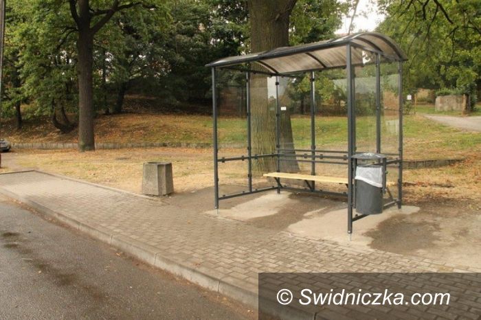 Świebodzice: Nowe wiaty przystankowe w Świebodzicach