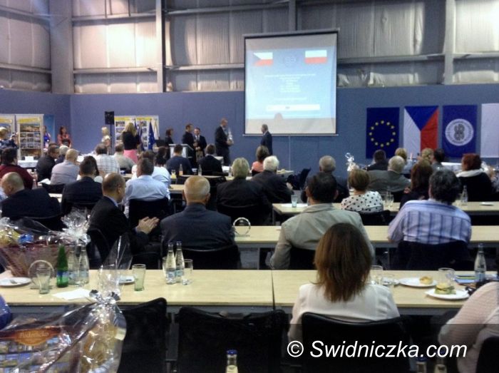 Świdnica: Wyróżnienie dla Powiatu Świdnickiego za współpracę Polsko – Czeską