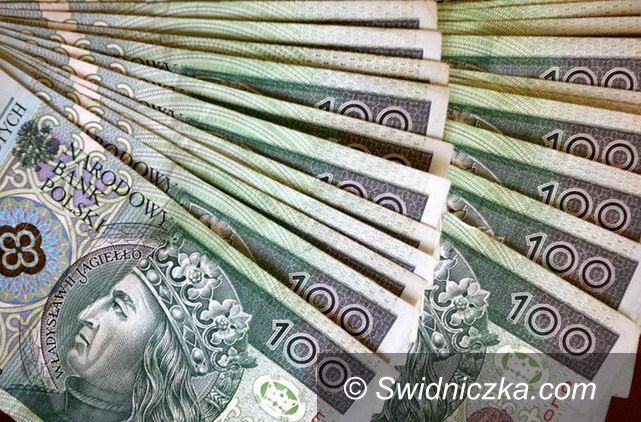 Świebodzice: Świebodzice: Więcej na drogi