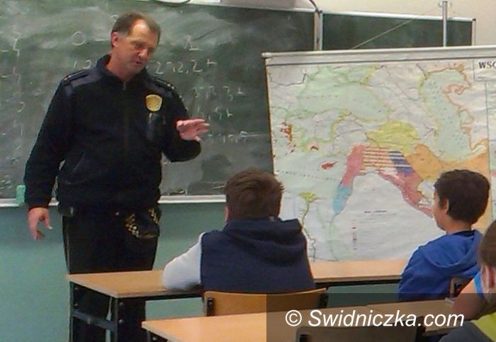 Świdnica: Strażnicy o bezpieczeństwie i prawach młodzieży