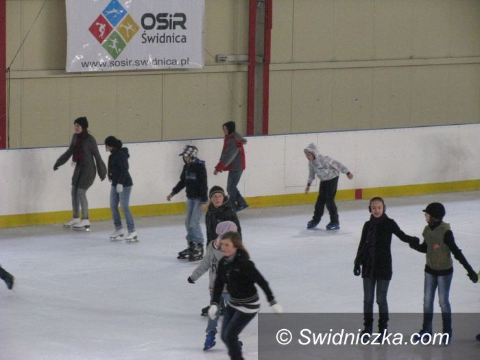 Świdnica: Podwójna ślizgawka na otwarcie sezonu!