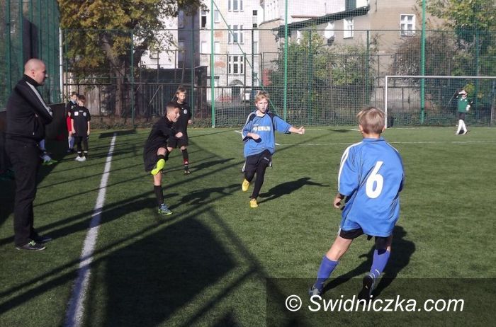 Świdnica: Półfinał strefy w mini piłce nożnej