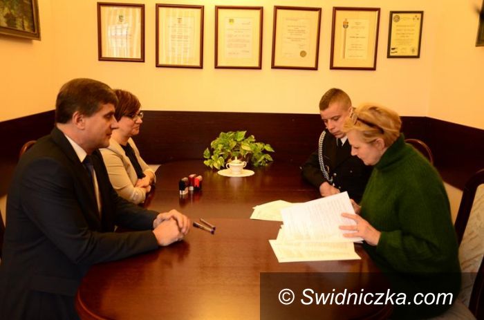 Żarów: Strażacy czekają na nowy wóz