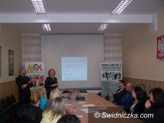 Świdnica: Spotkanie rodziców uczniów klas III Gimnazjum nr 3