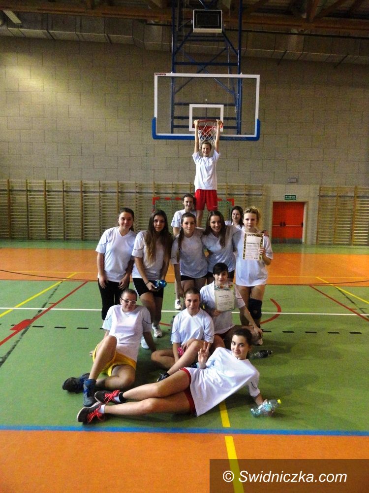 Świdnica: I miejsce dziewcząt z Gimnazjum nr 1 w Świdnicy w finale powiatowym