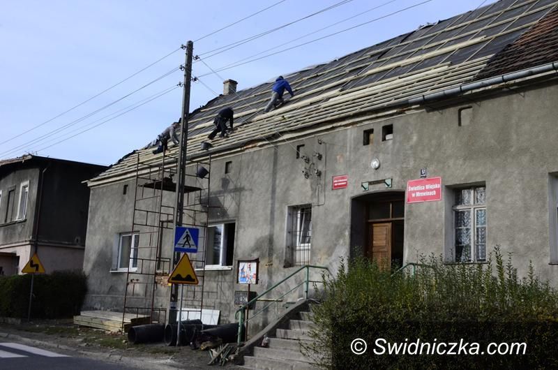 Mrowiny: Dach do remontu