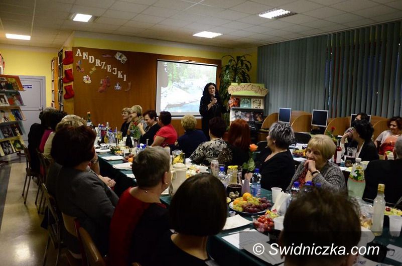 Żarów: Andrzejki w bibliotece